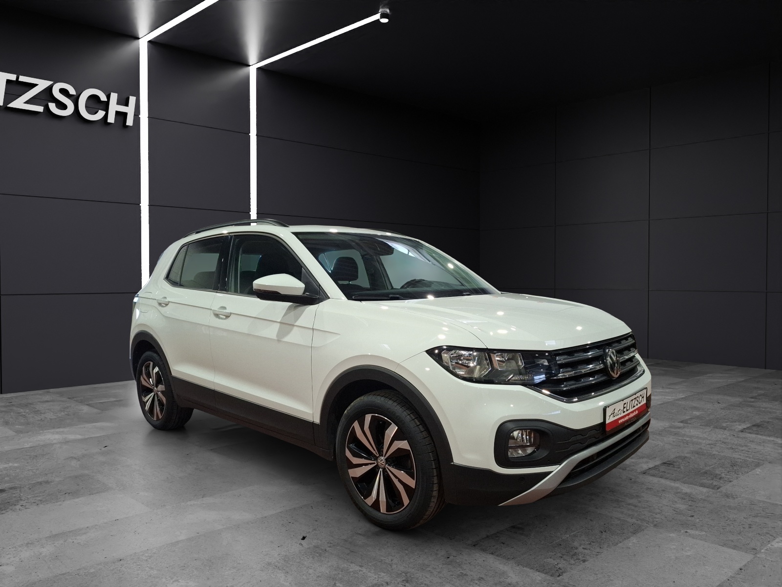 Fahrzeugabbildung Volkswagen T-Cross TSI Life AHK Navi ACC PDC SH 17
