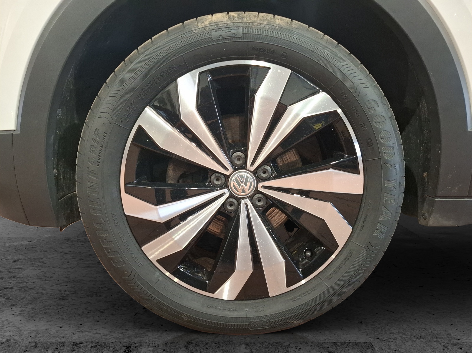 Fahrzeugabbildung Volkswagen T-Cross TSI Life AHK Navi ACC PDC SH 17