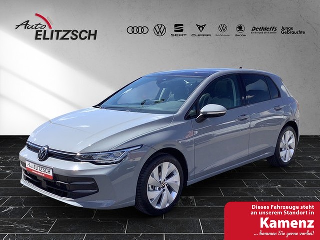 Volkswagen Golf VIII TSI Life PANO AHK ACC Navi