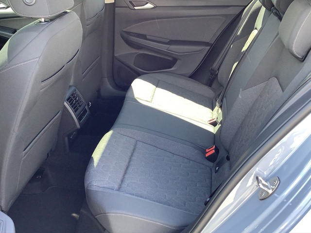 Fahrzeugabbildung Volkswagen Golf VIII TSI Life PANO AHK ACC Navi