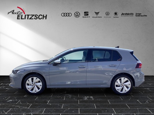 Fahrzeugabbildung Volkswagen Golf VIII TSI Life PANO AHK ACC Navi