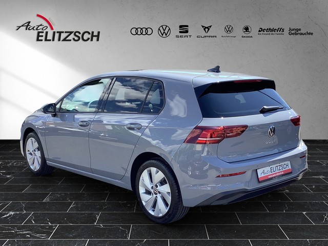 Fahrzeugabbildung Volkswagen Golf VIII TSI Life PANO AHK ACC Navi