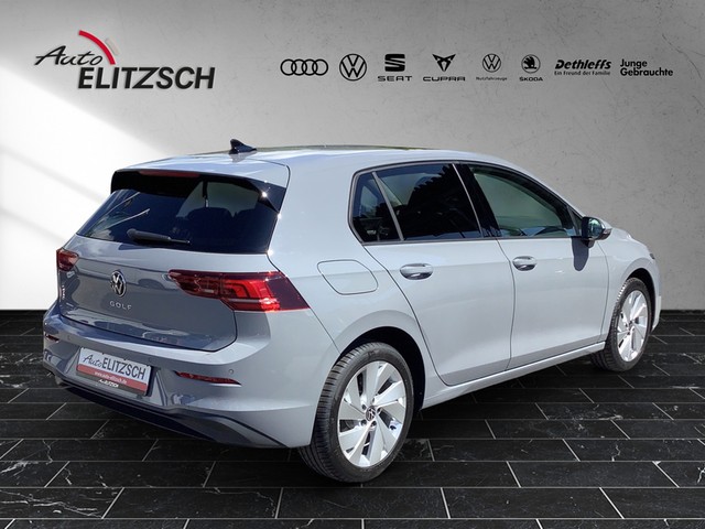 Fahrzeugabbildung Volkswagen Golf VIII TSI Life PANO AHK ACC Navi