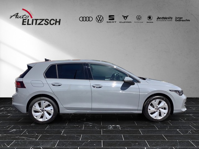 Fahrzeugabbildung Volkswagen Golf VIII TSI Life PANO AHK ACC Navi