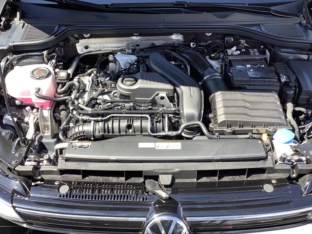 Fahrzeugabbildung Volkswagen Golf VIII TSI Life PANO AHK ACC Navi