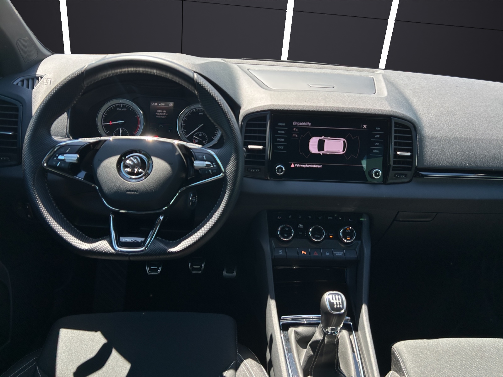 Fahrzeugabbildung SKODA Karoq Sportline LED Navi GRA 4xSHZ SmartLink
