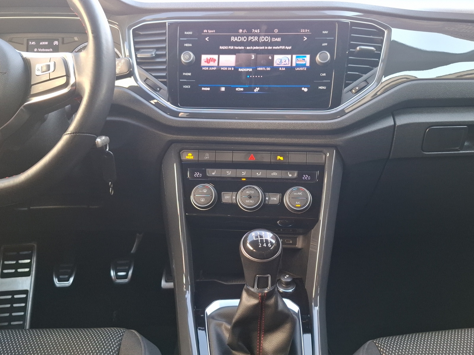 Fahrzeugabbildung Volkswagen T-Roc TSI Sport LED AHK ACC PDC SHZ