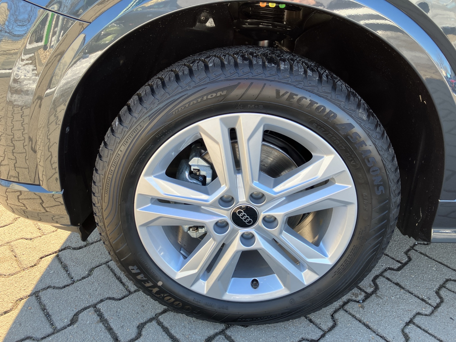 Fahrzeugabbildung Audi Q2 35 TFSI advanced S-tronic Matrix AHK AVC GRA RFK SH