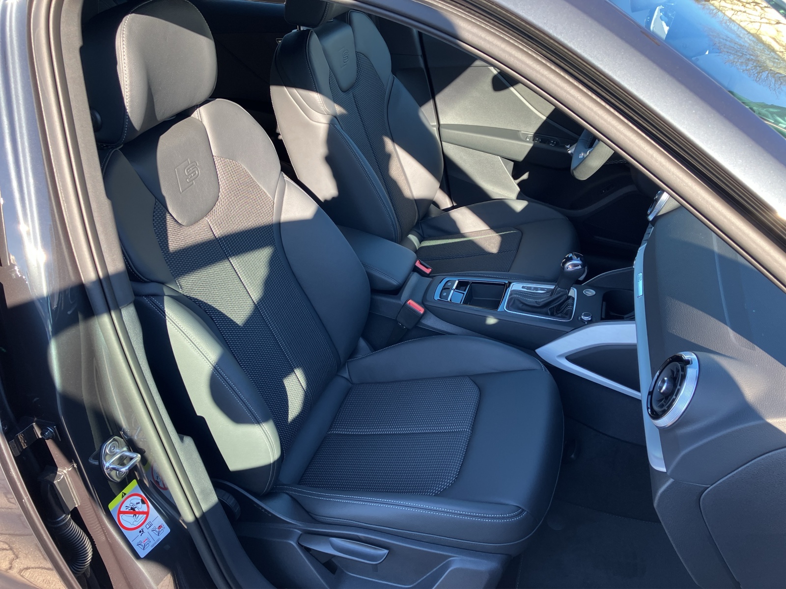 Fahrzeugabbildung Audi Q2 35 TFSI advanced S-tronic Matrix AHK AVC GRA RFK SH