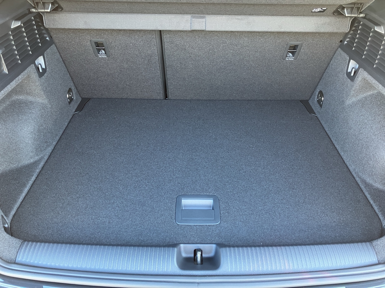 Fahrzeugabbildung Audi Q2 35 TFSI advanced S-tronic Matrix AHK AVC GRA RFK SH