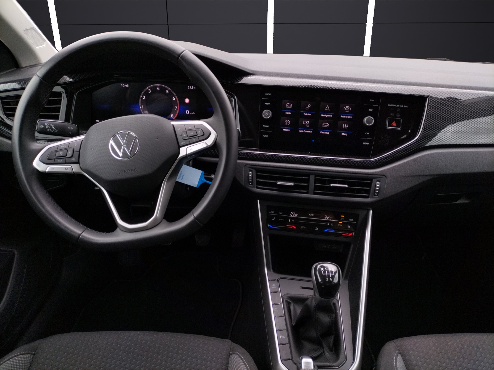 Fahrzeugabbildung Volkswagen Polo TSI Life LED Navi AID ACC PDC SH