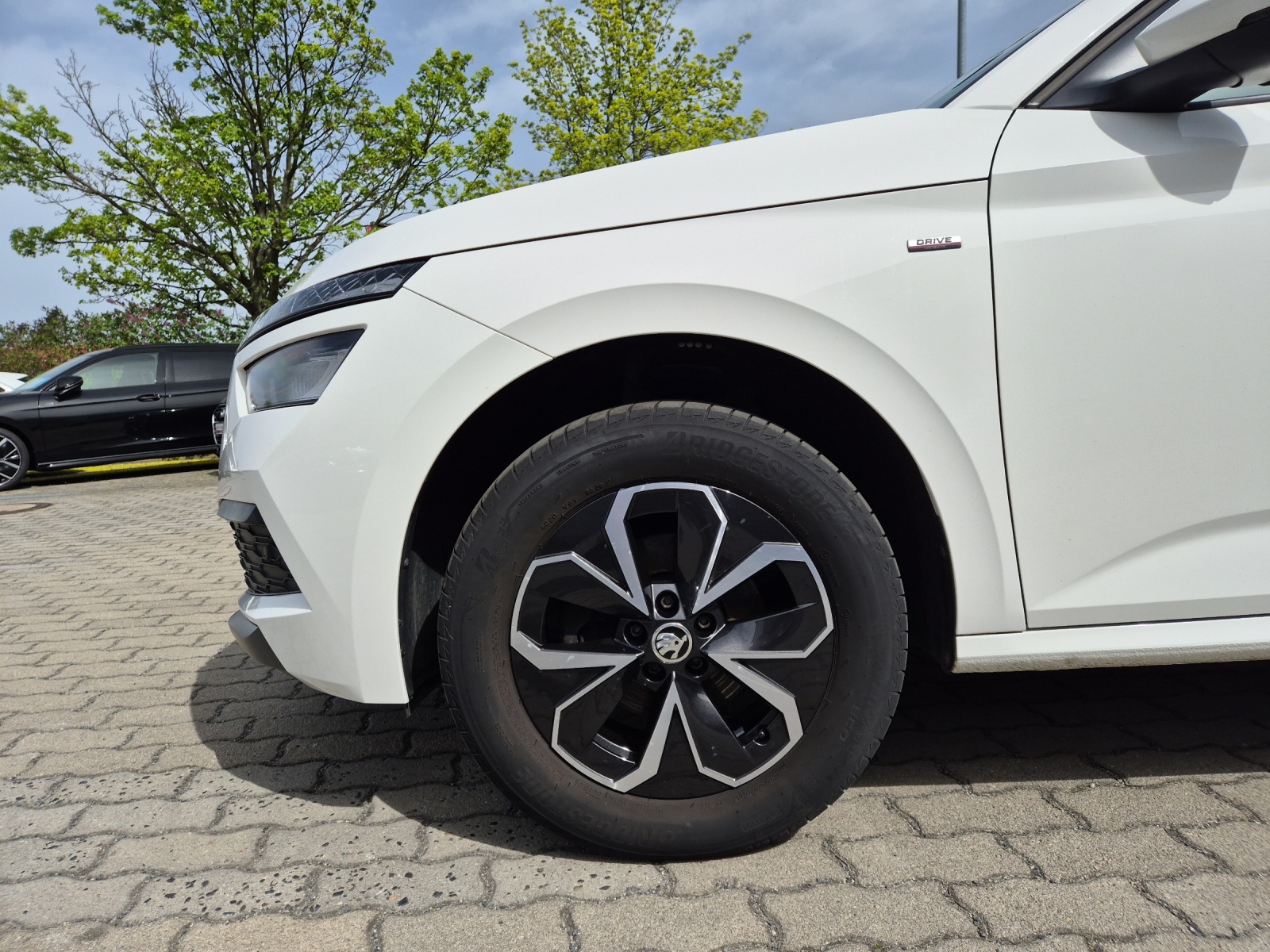 Fahrzeugabbildung SKODA Kamiq TSI Drive LED Navi AID GRA PDC SH LM