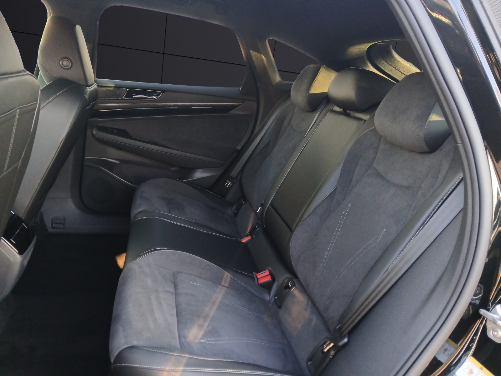 Fahrzeugabbildung Volkswagen ID.7 Pro S 210 kW