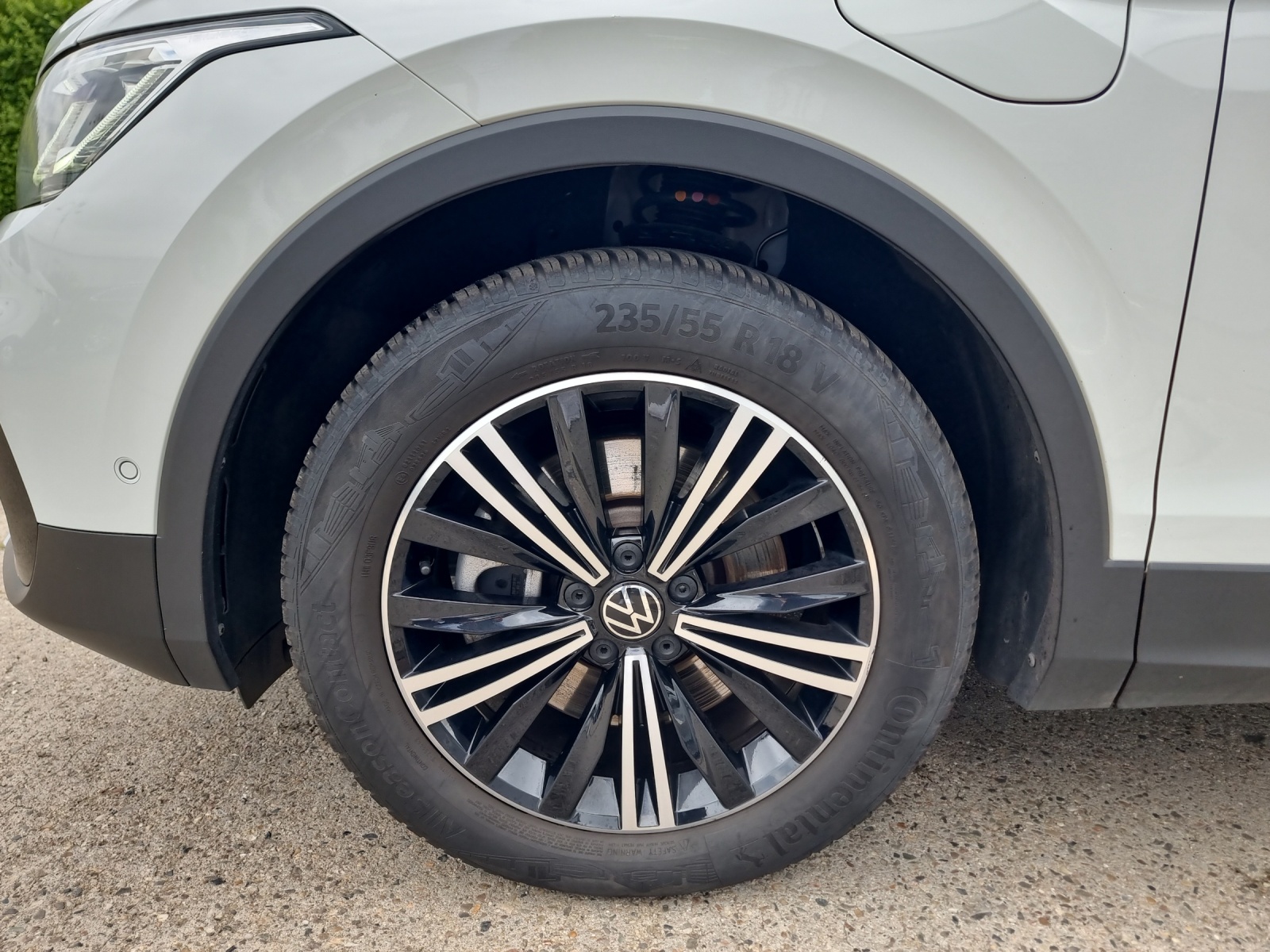 Fahrzeugabbildung Volkswagen Tiguan Elegance eHybrid DSG IQ.Light ACC 18