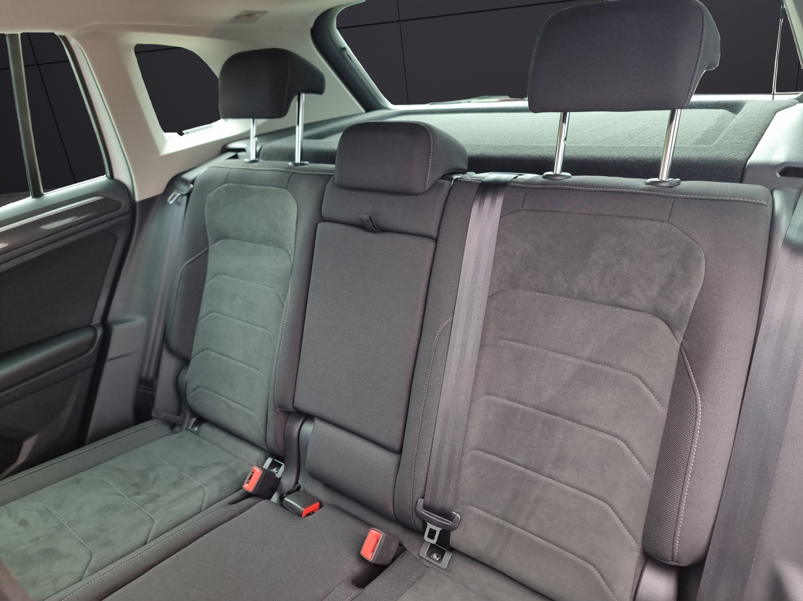 Fahrzeugabbildung Volkswagen Tiguan Elegance eHybrid DSG IQ.Light ACC 18