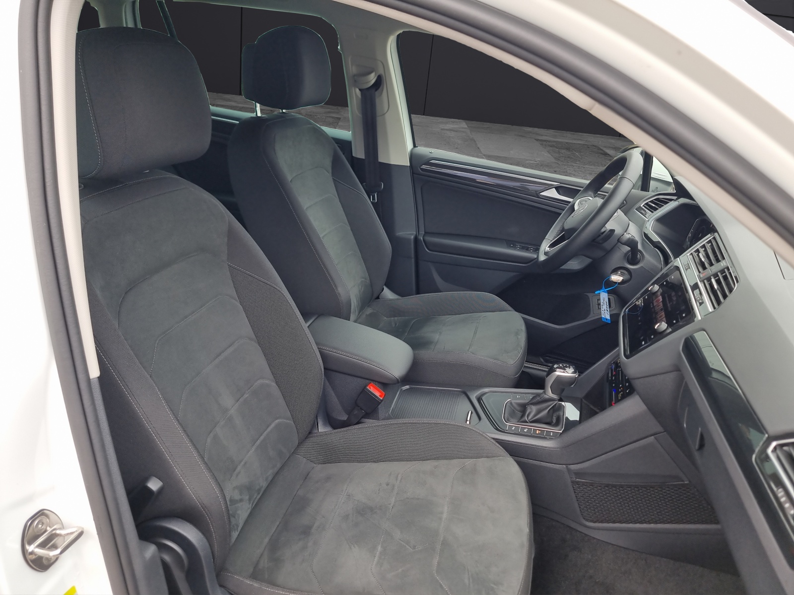Fahrzeugabbildung Volkswagen Tiguan Elegance eHybrid DSG IQ.Light ACC 18