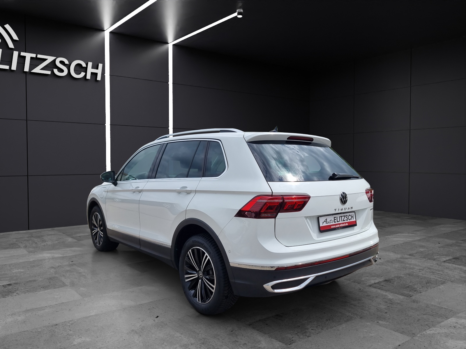 Fahrzeugabbildung Volkswagen Tiguan Elegance eHybrid DSG IQ.Light ACC 18