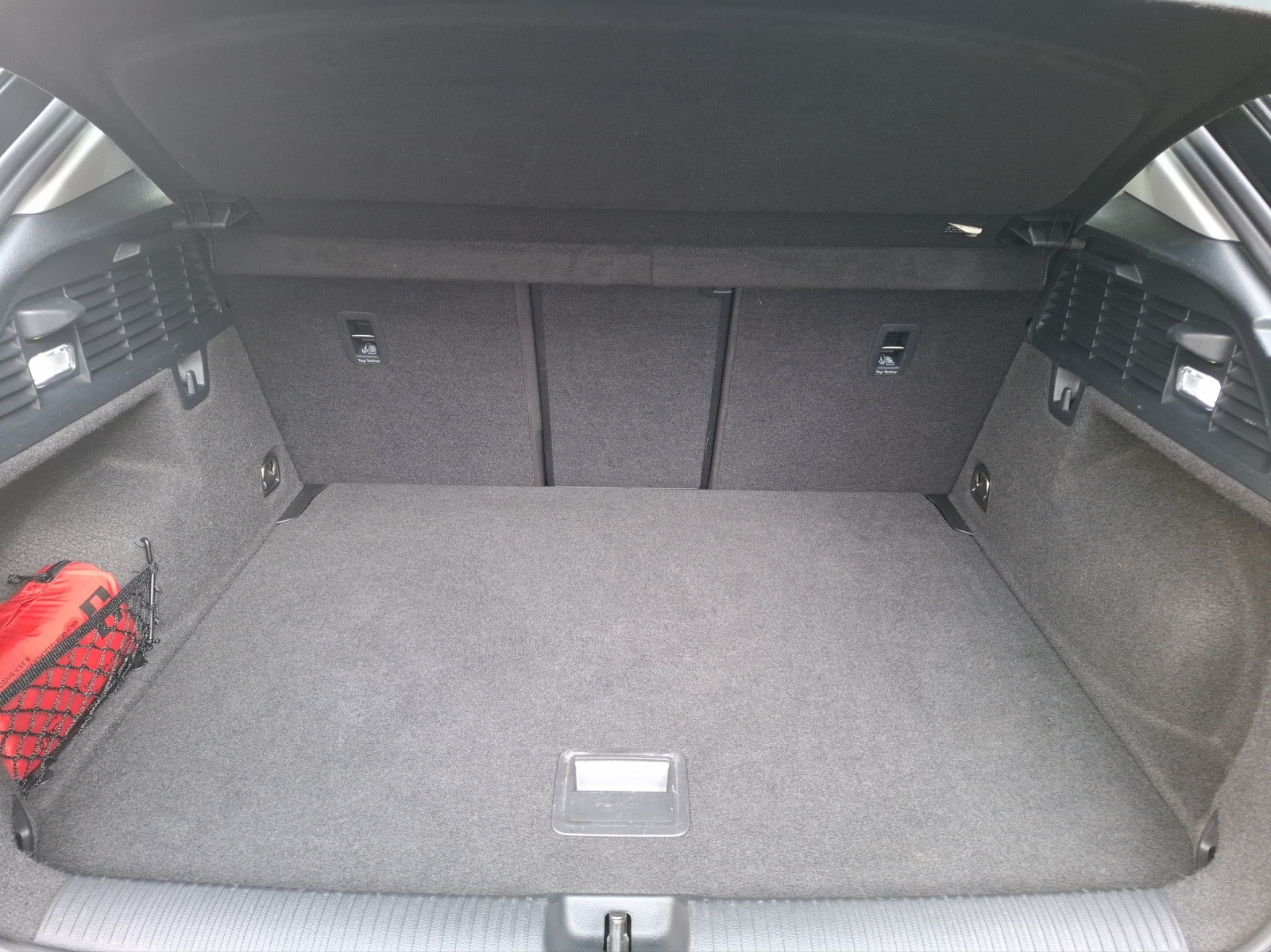 Fahrzeugabbildung Audi Q2 35 TFSI advanced S-tronic LED Navi AVC ACC RFK SH