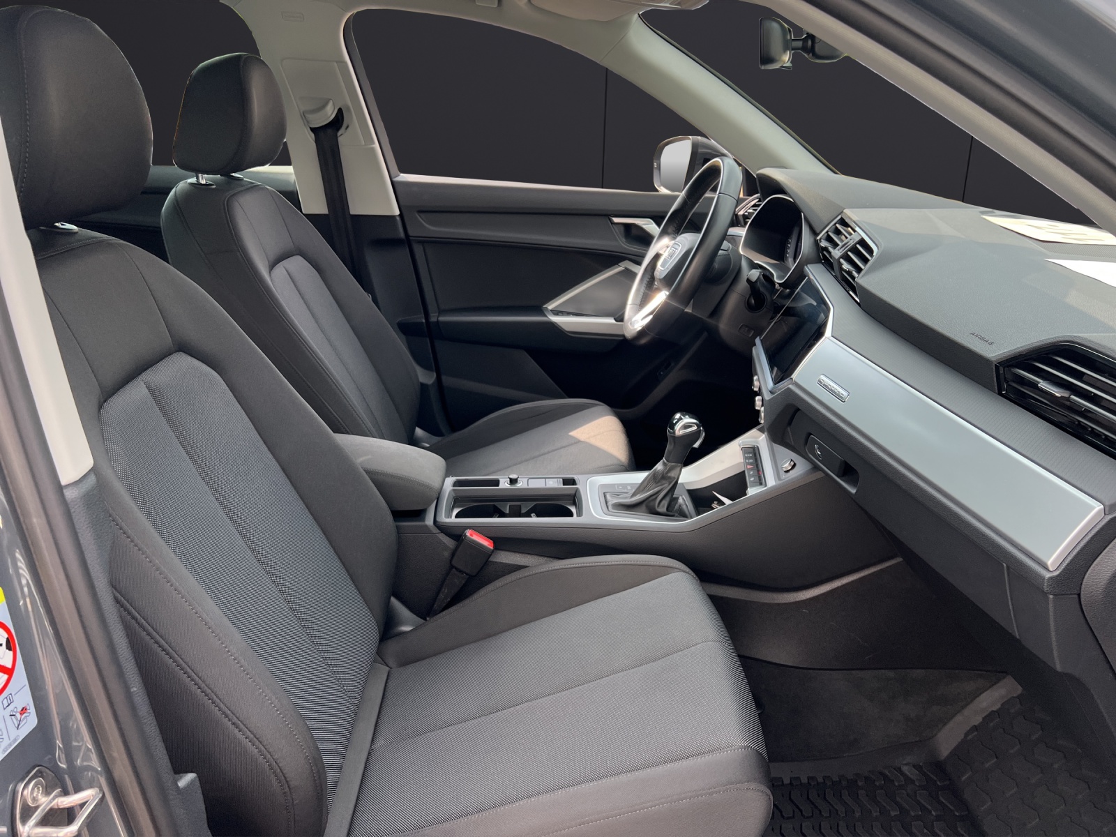 Fahrzeugabbildung Audi Q3 40 TFSI quattro LED AHK Navi AVC SHZ ACC Park-Assist