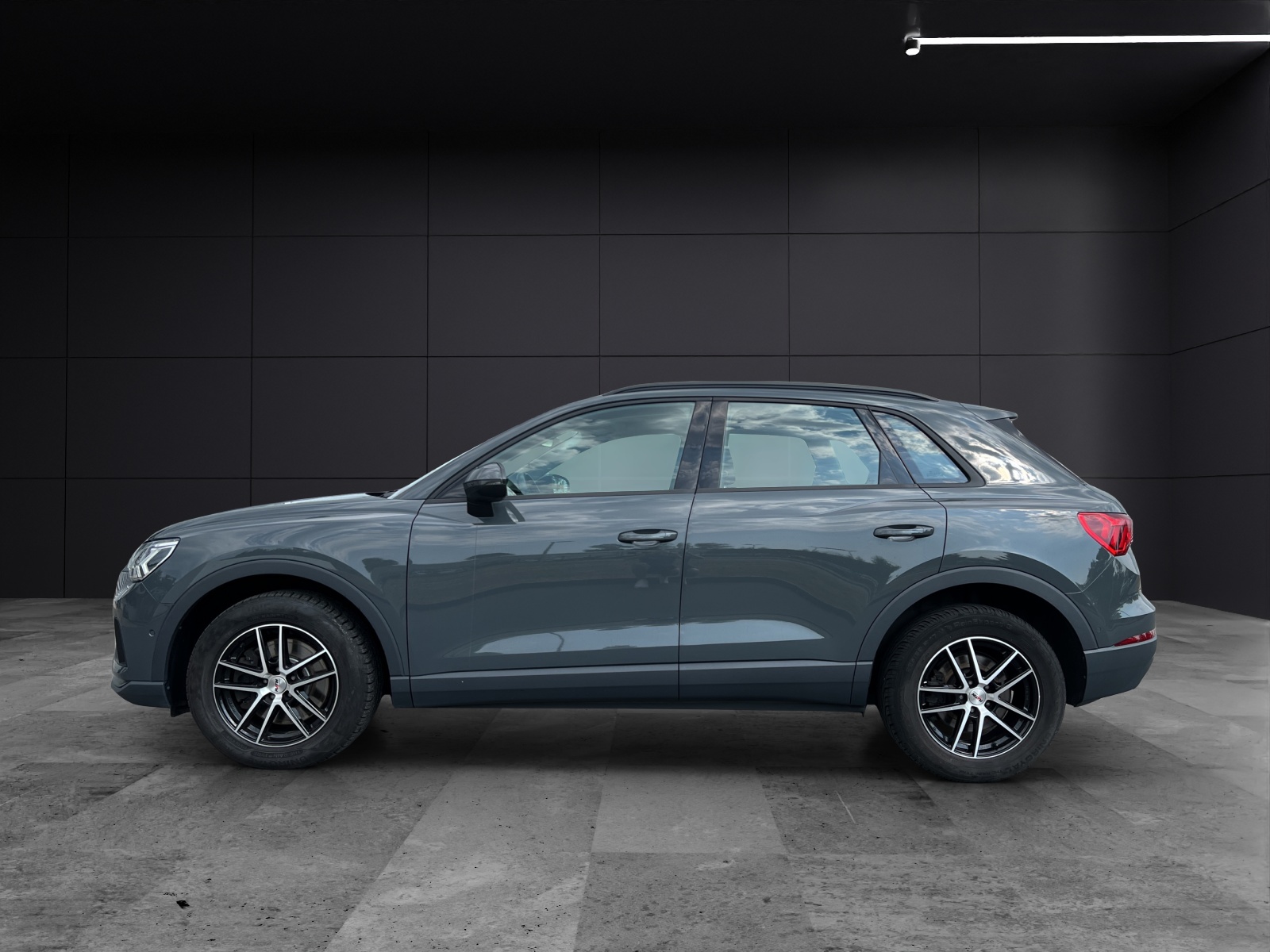 Fahrzeugabbildung Audi Q3 40 TFSI quattro LED AHK Navi AVC SHZ ACC Park-Assist