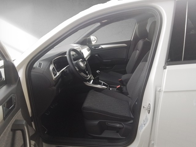 Fahrzeugabbildung Volkswagen T-Roc Move Matrix ACC PDC Climatronic AID SH LM