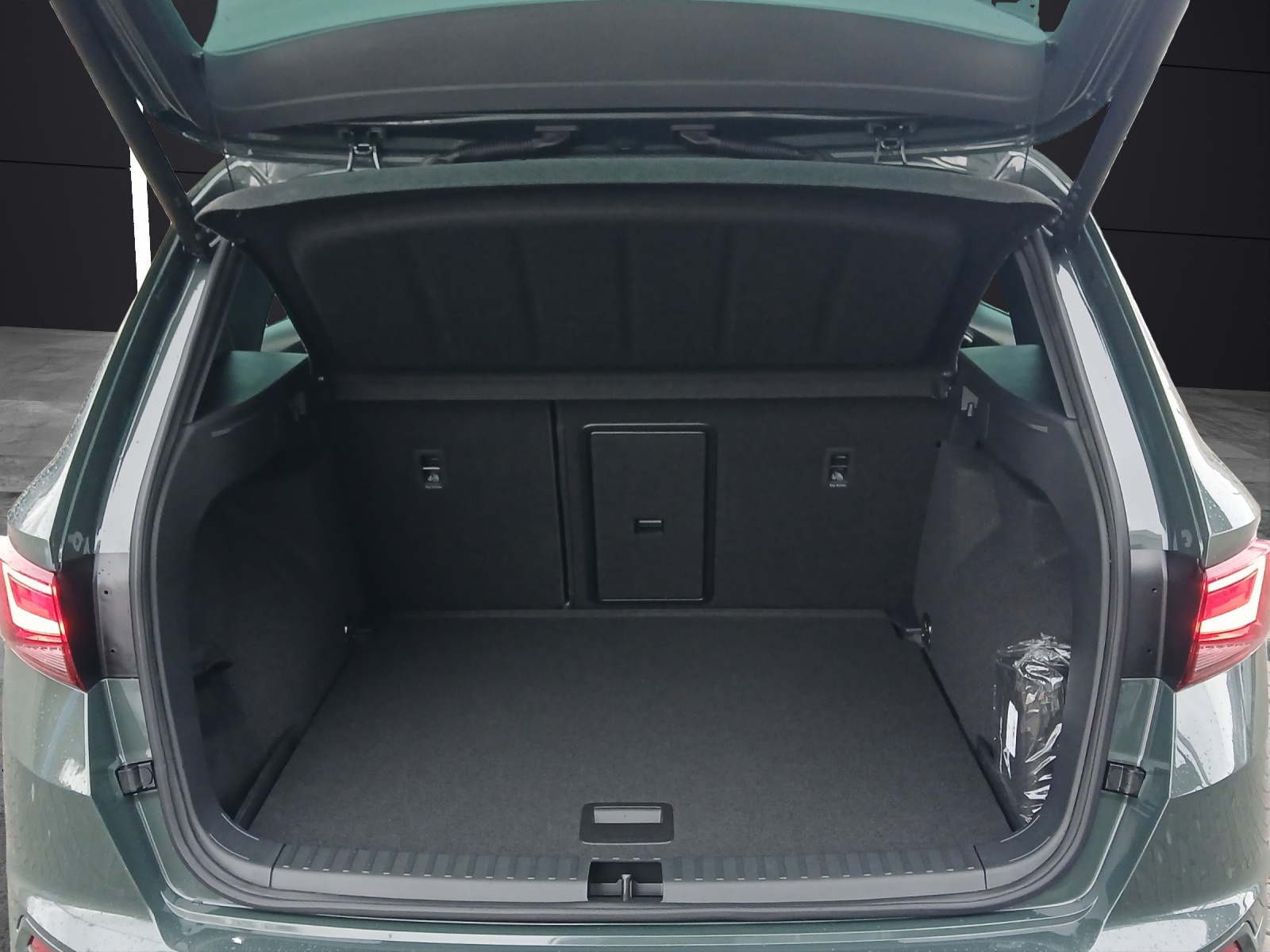 Fahrzeugabbildung CUPRA Ateca VZ 4Drive 2.0 TSI AHK Keyless Kamera