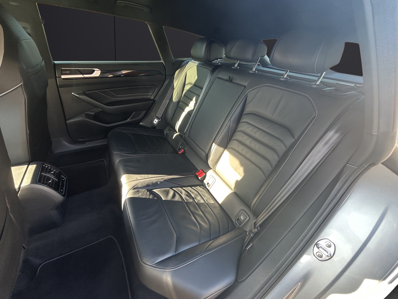 Fahrzeugabbildung Volkswagen Arteon SB R-Line 4M TSI DSG IQ.Light ACC AHK STH SH Pano Massage RearView AppConnect Ambiente Navi