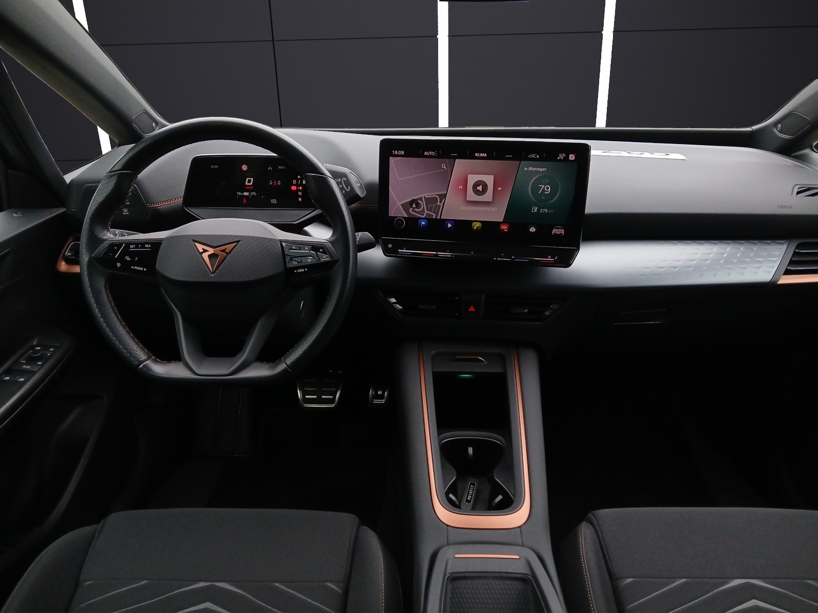Fahrzeugabbildung CUPRA Born LED Navi Pano ACC RFK 18