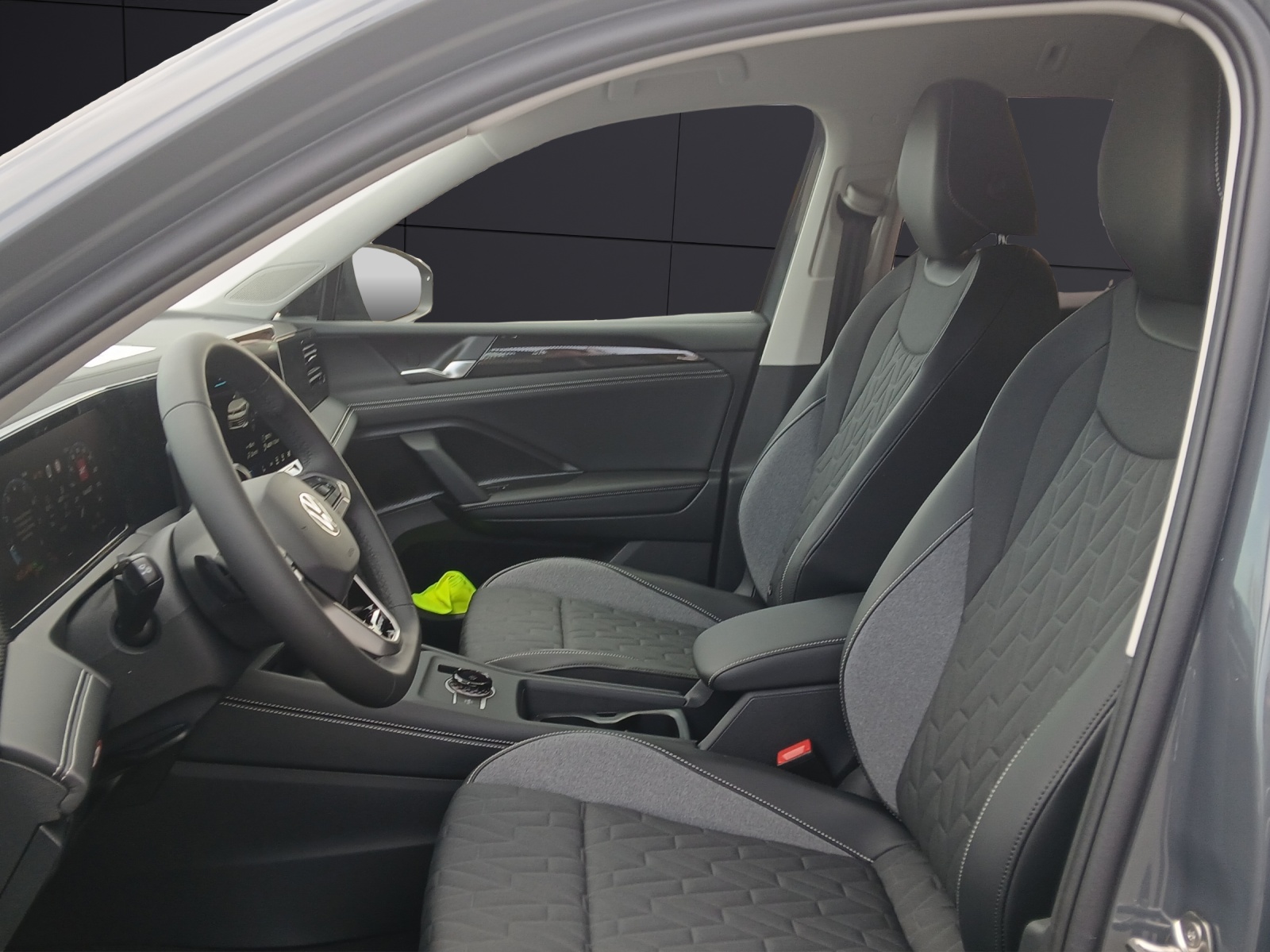 Fahrzeugabbildung Volkswagen Tiguan Life eTSI AHZV IQ-LED KESSY AreaView