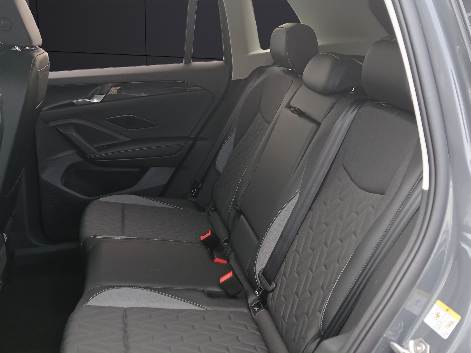 Fahrzeugabbildung Volkswagen Tiguan Life eTSI AHZV IQ-LED KESSY AreaView