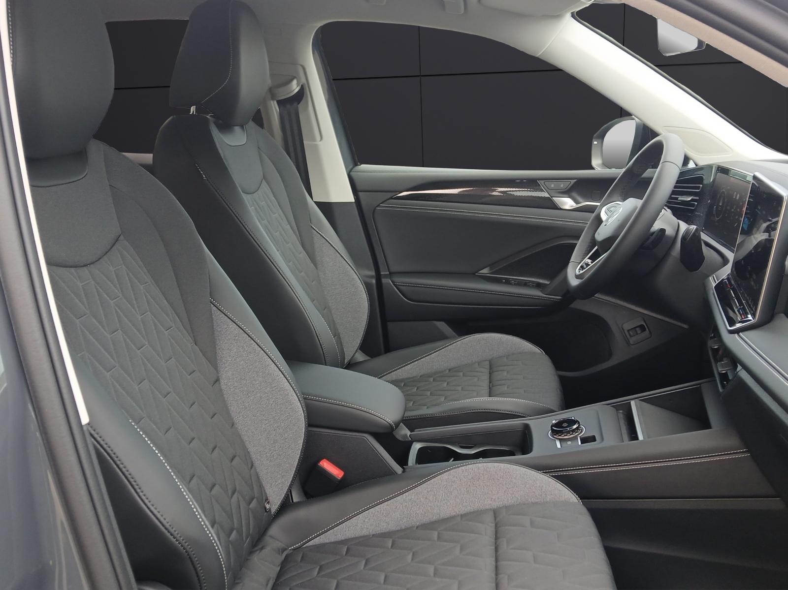 Fahrzeugabbildung Volkswagen Tiguan Life eTSI AHZV IQ-LED KESSY AreaView