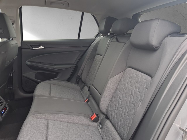 Fahrzeugabbildung Volkswagen Golf VIII TSI Move LED Navi AID RFK SH LM