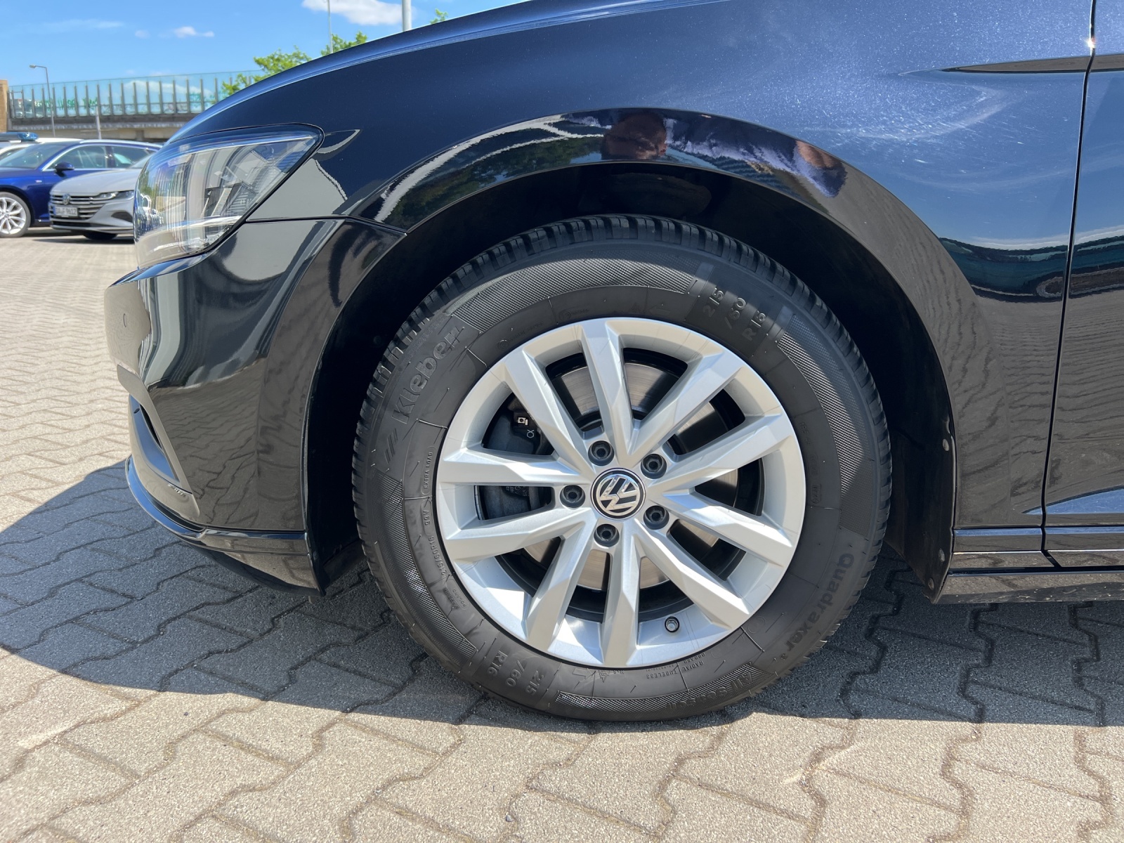 Fahrzeugabbildung Volkswagen Passat Variant Business TSI DSG LED ACC AHK PDC WeConnect Navi Klima