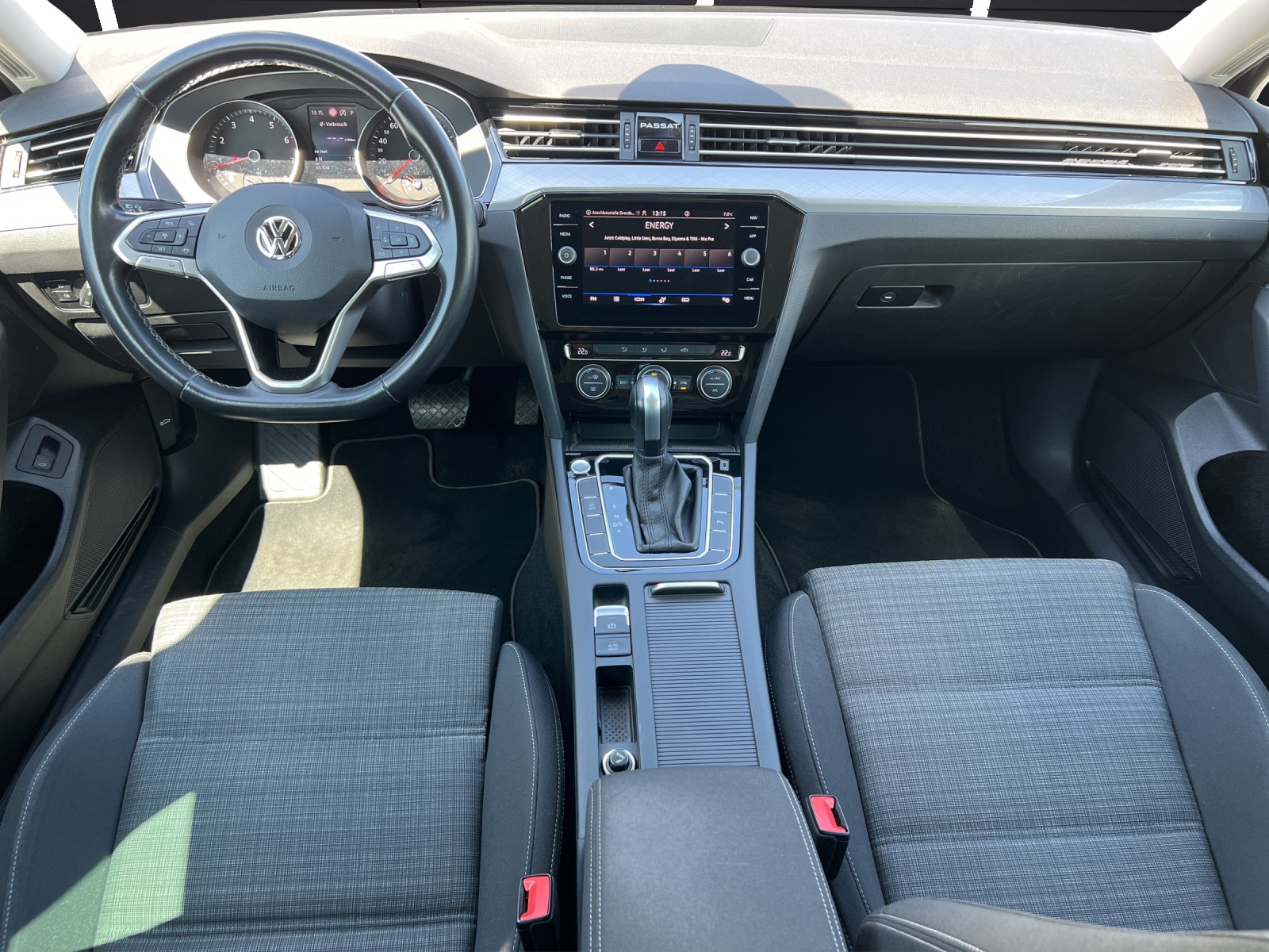 Fahrzeugabbildung Volkswagen Passat Variant Business TSI DSG LED ACC AHK PDC WeConnect Navi Klima