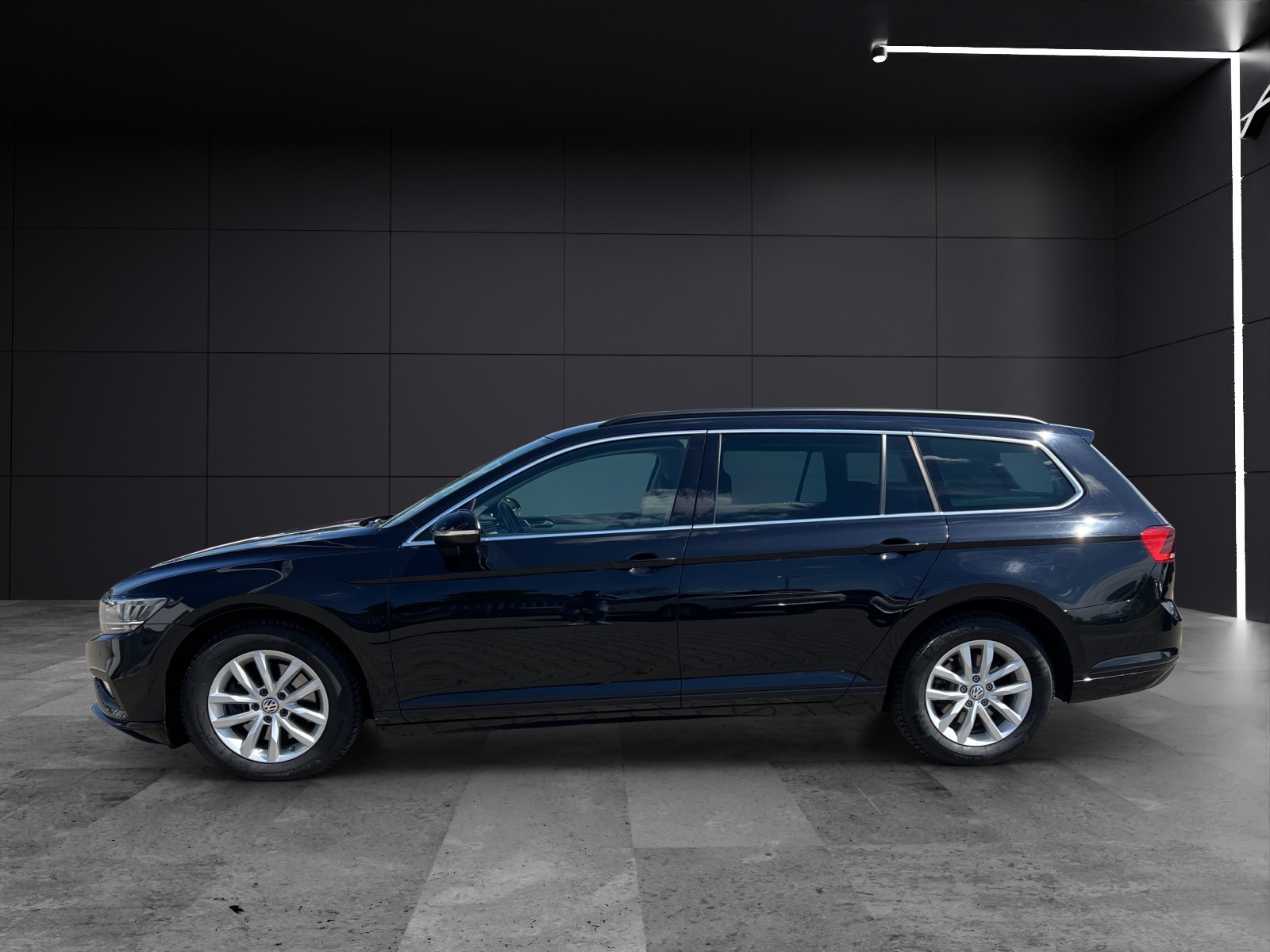 Fahrzeugabbildung Volkswagen Passat Variant Business TSI DSG LED ACC AHK PDC WeConnect Navi Klima