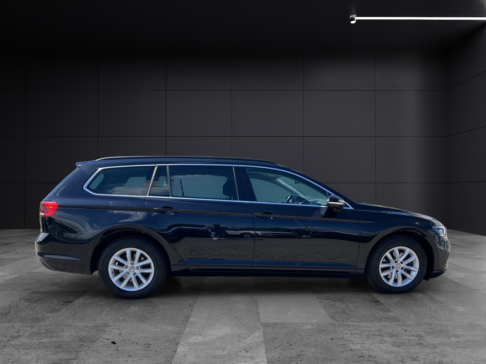 Fahrzeugabbildung Volkswagen Passat Variant Business TSI DSG LED ACC AHK PDC WeConnect Navi Klima