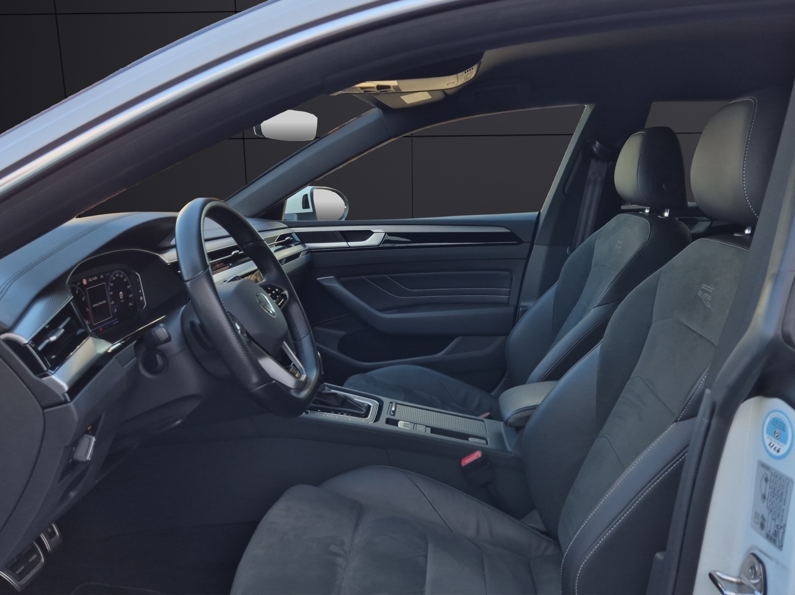 Fahrzeugabbildung Volkswagen Arteon SB TSI R-Line DSG Matrix AHK Navi AID ACC RFK 19