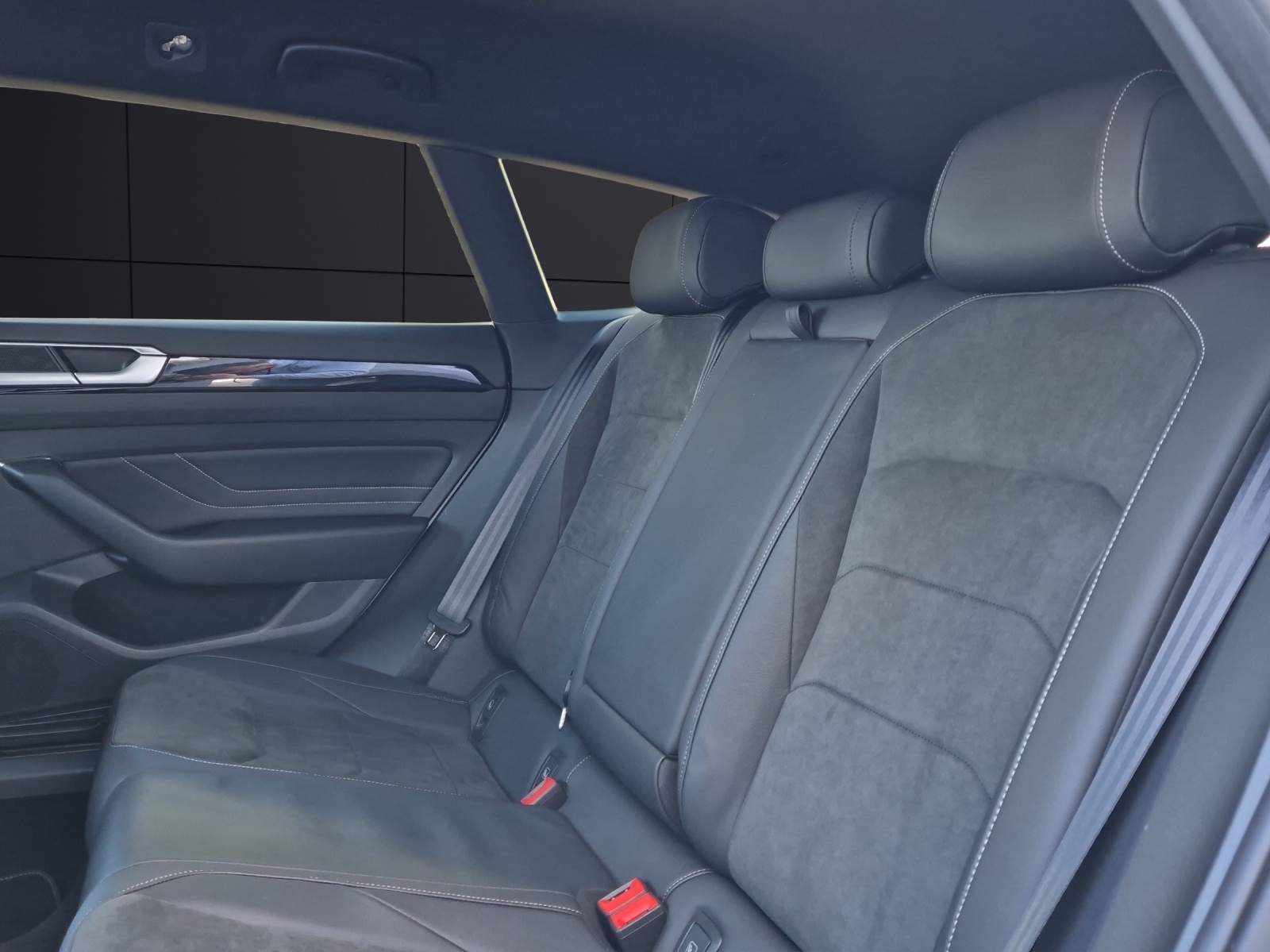 Fahrzeugabbildung Volkswagen Arteon SB TSI R-Line DSG Matrix AHK Navi AID ACC RFK 19