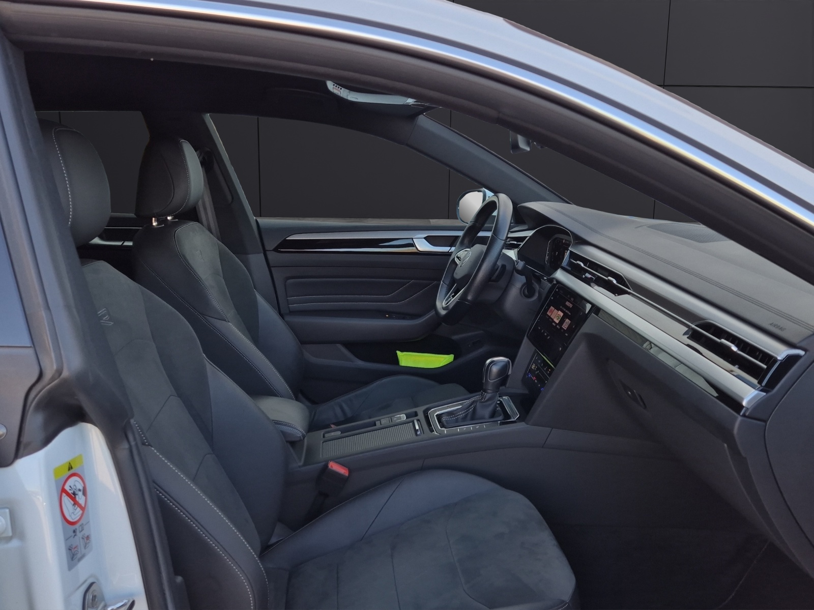 Fahrzeugabbildung Volkswagen Arteon SB TSI R-Line DSG Matrix AHK Navi AID ACC RFK 19