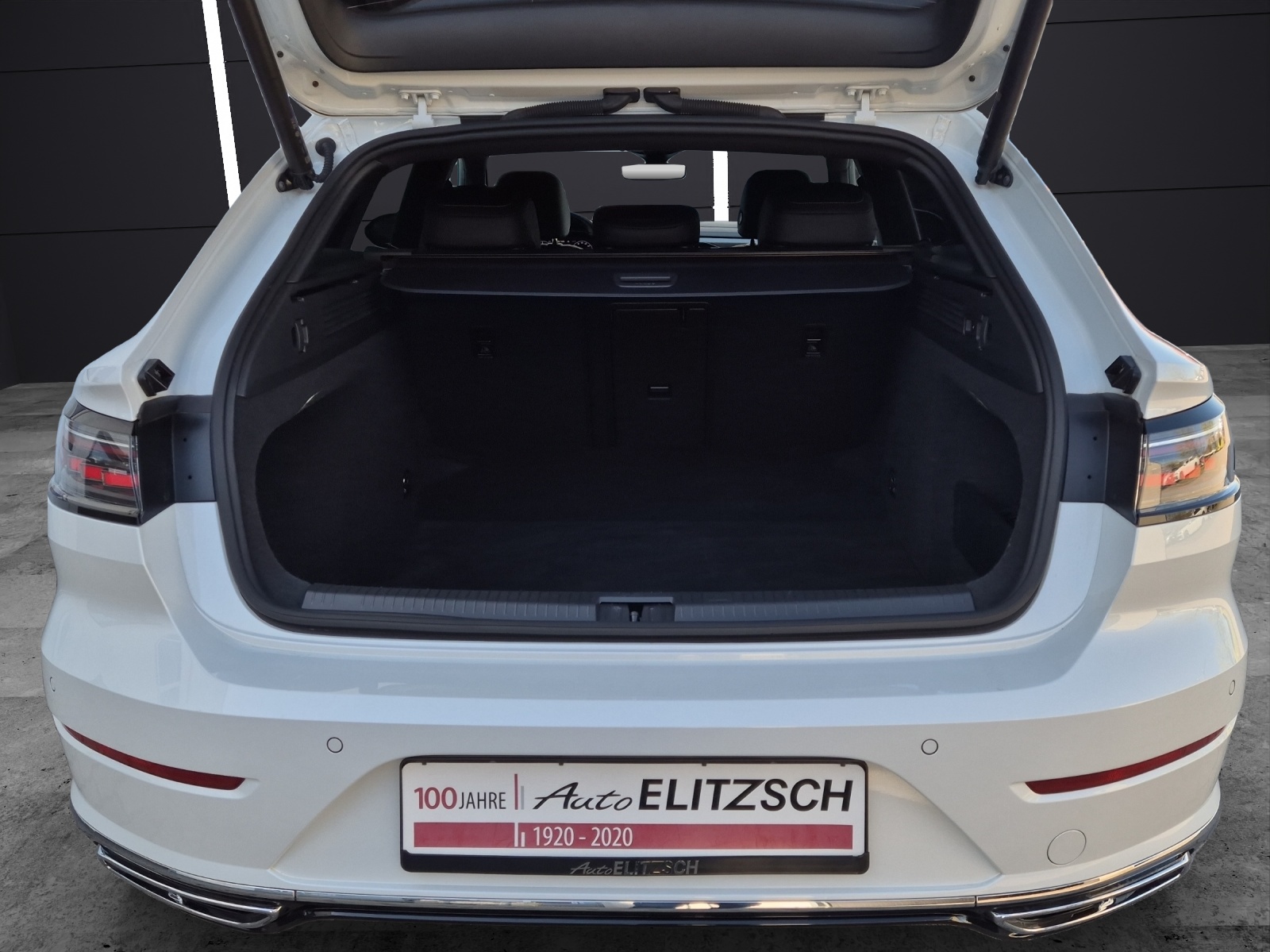 Fahrzeugabbildung Volkswagen Arteon SB TSI R-Line DSG Matrix AHK Navi AID ACC RFK 19