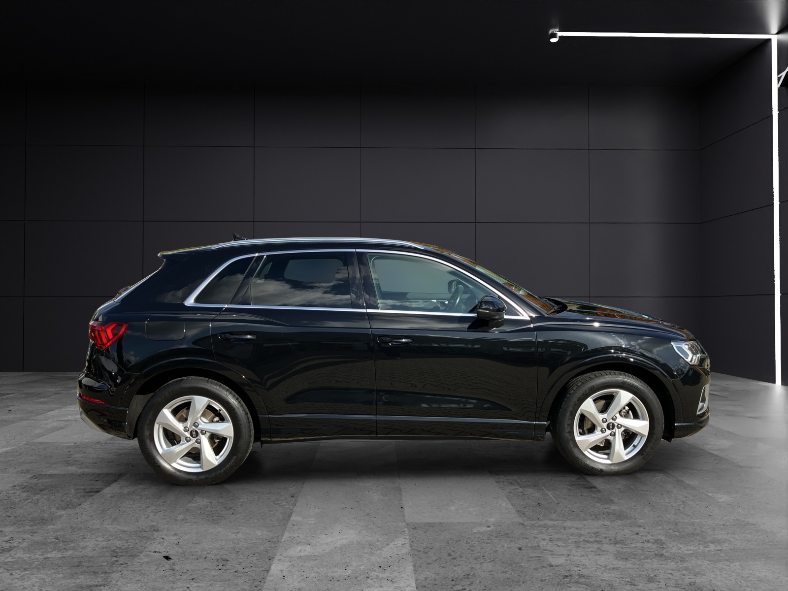Fahrzeugabbildung Audi Q3 35 TFSI S tronic LED Navi plus AHZV