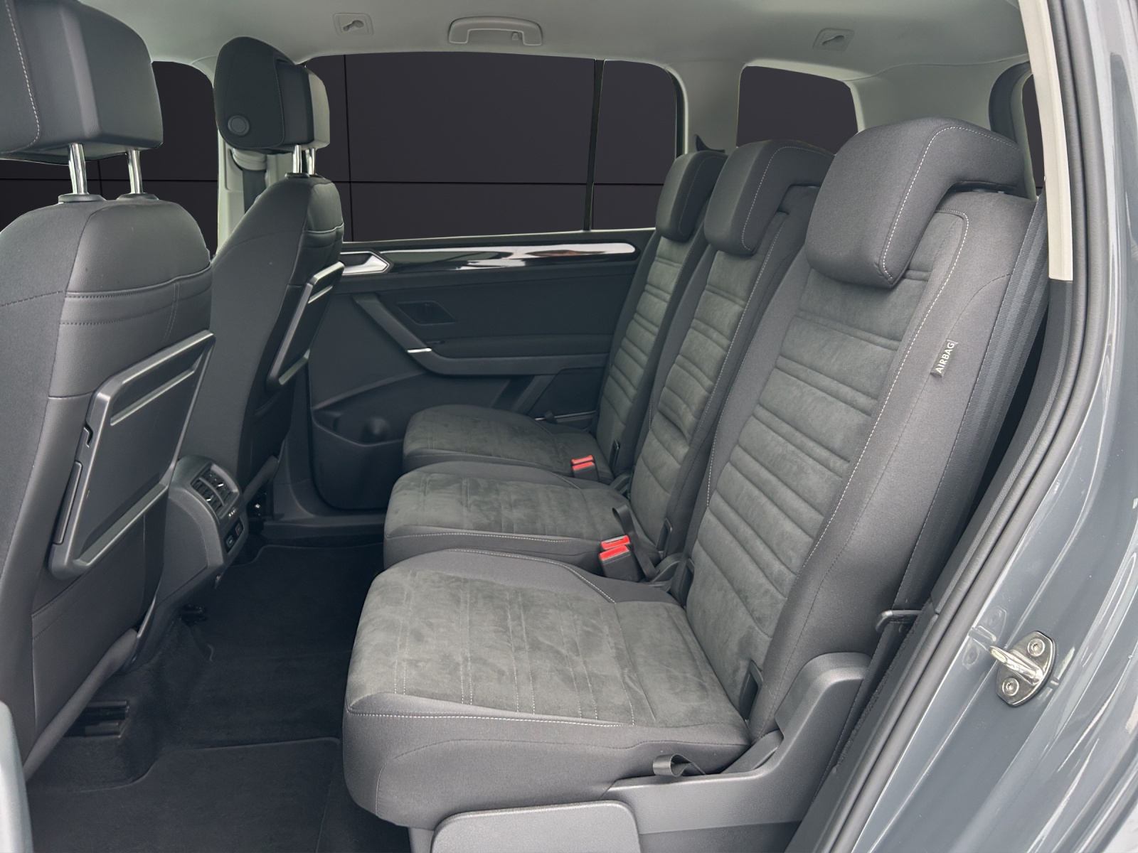 Fahrzeugabbildung Volkswagen Touran Highline TDI DSG LED ACC AHK SH Massage PDC WeConnect Ambiente Navi