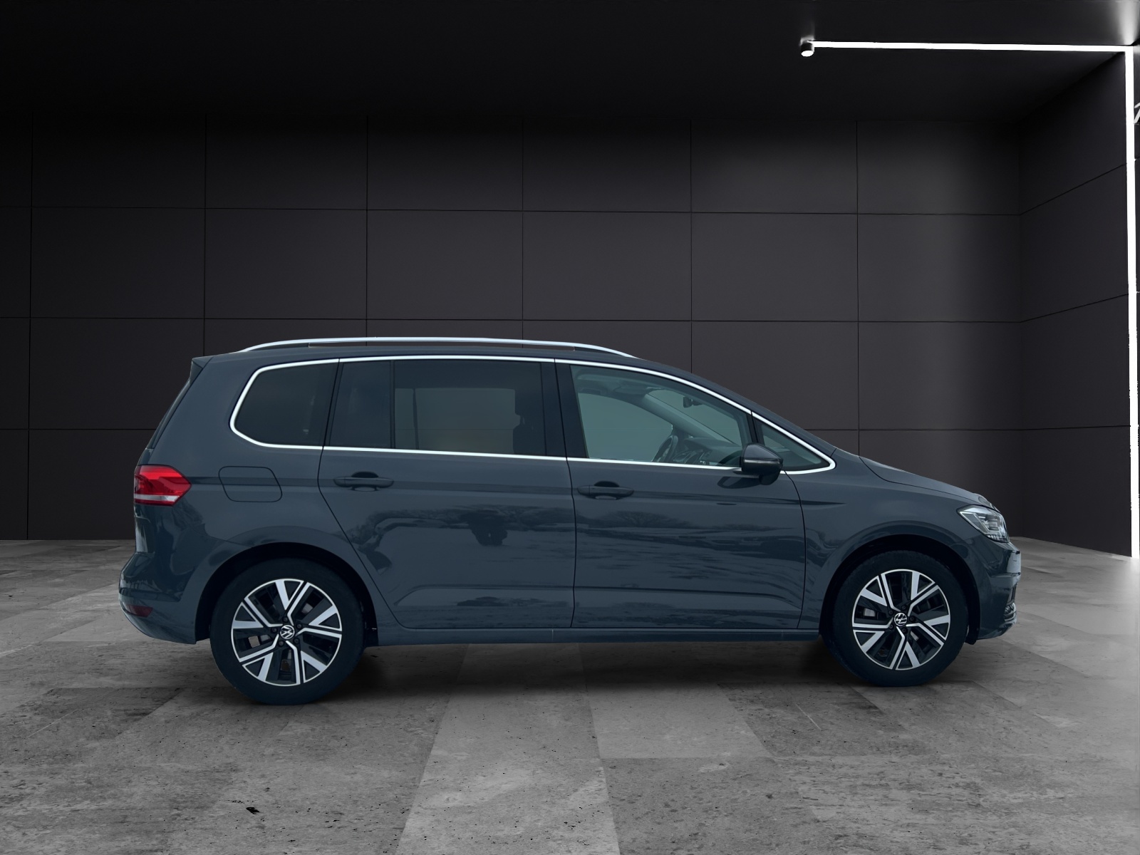 Fahrzeugabbildung Volkswagen Touran Highline TDI DSG LED ACC AHK SH Massage PDC WeConnect Ambiente Navi