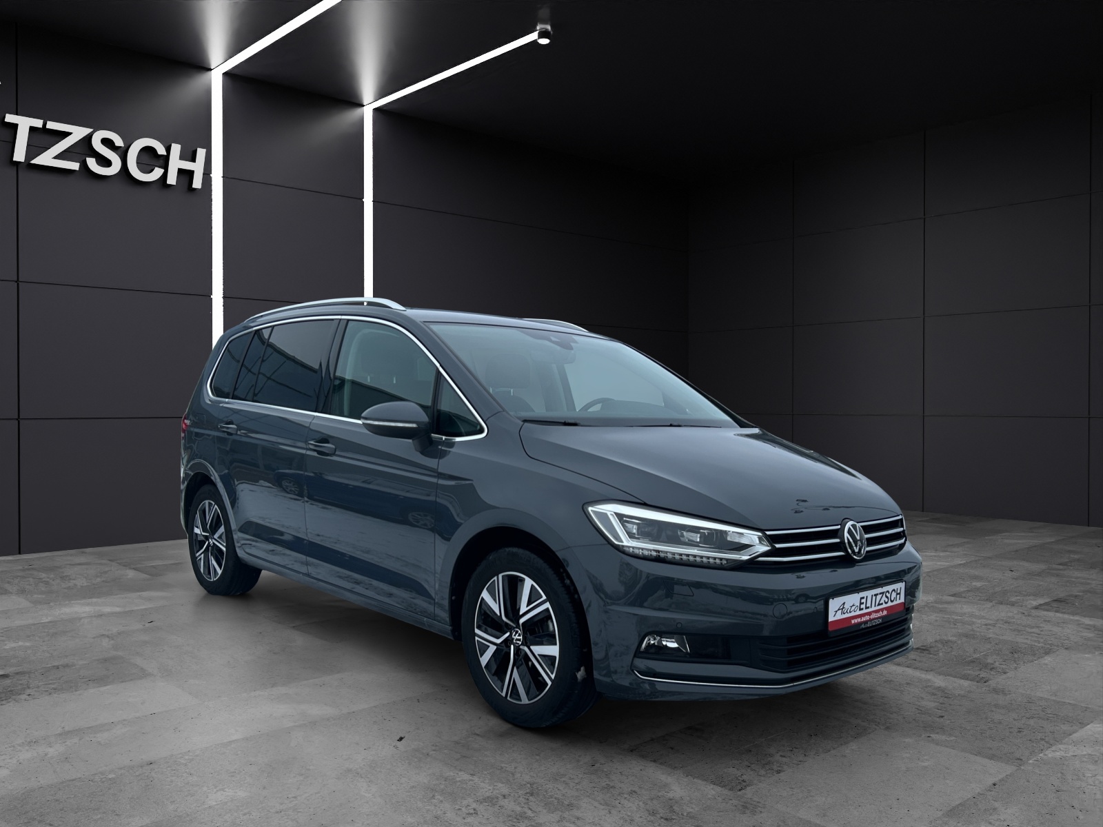 Fahrzeugabbildung Volkswagen Touran Highline TDI DSG LED ACC AHK SH Massage PDC WeConnect Ambiente Navi