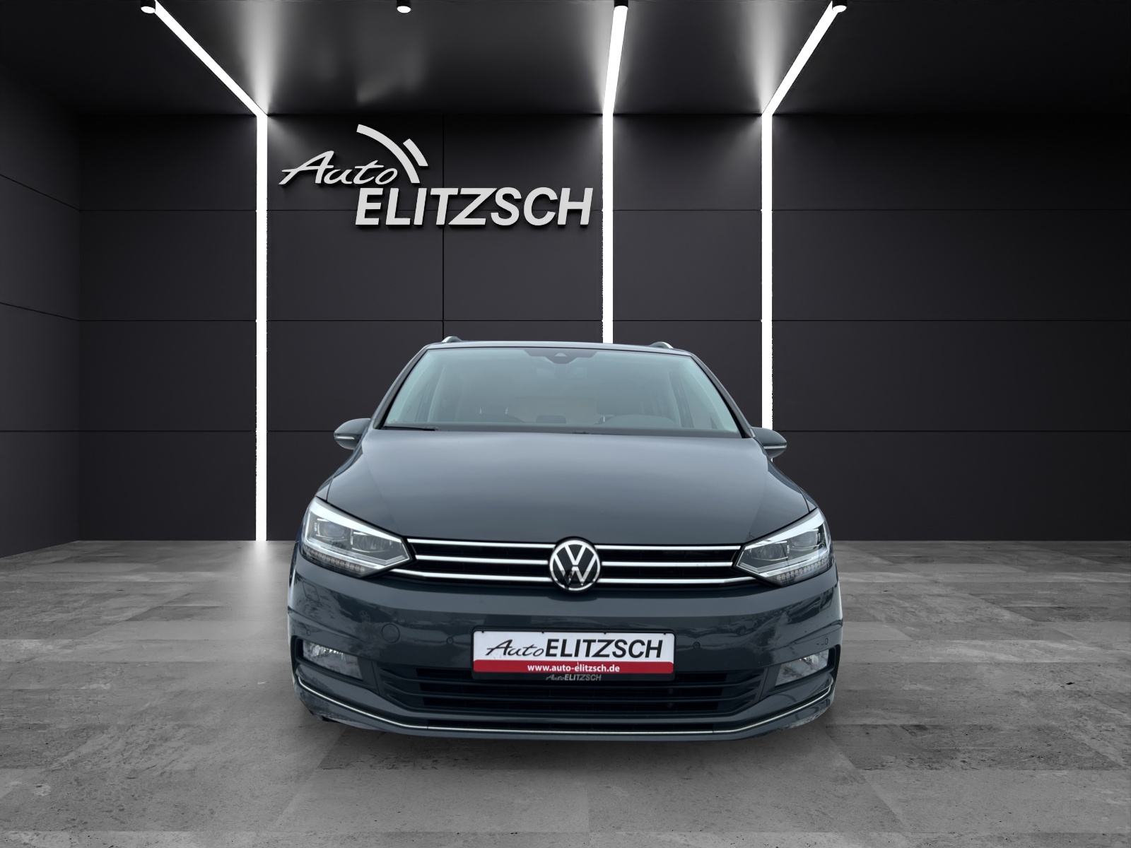 Fahrzeugabbildung Volkswagen Touran Highline TDI DSG LED ACC AHK SH Massage PDC WeConnect Ambiente Navi
