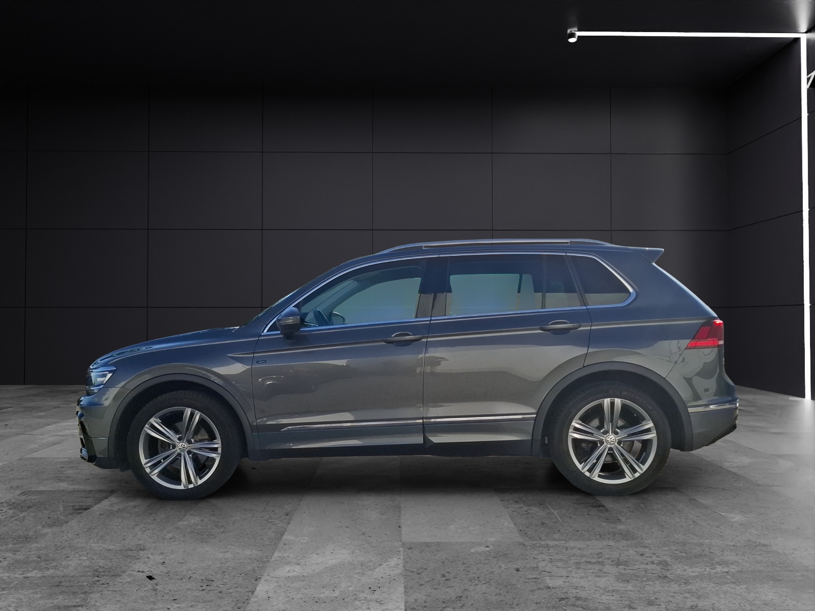 Fahrzeugabbildung Volkswagen Tiguan TSI Join LED AHK Navi HUD ACC PDC SH 19