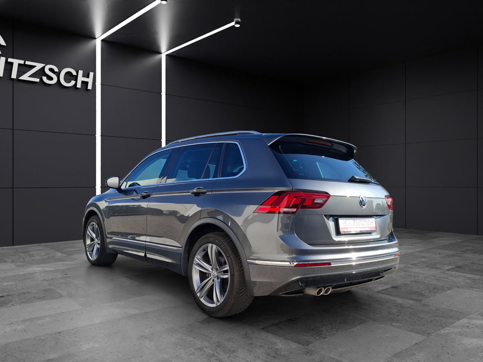 Fahrzeugabbildung Volkswagen Tiguan TSI Join LED AHK Navi HUD ACC PDC SH 19