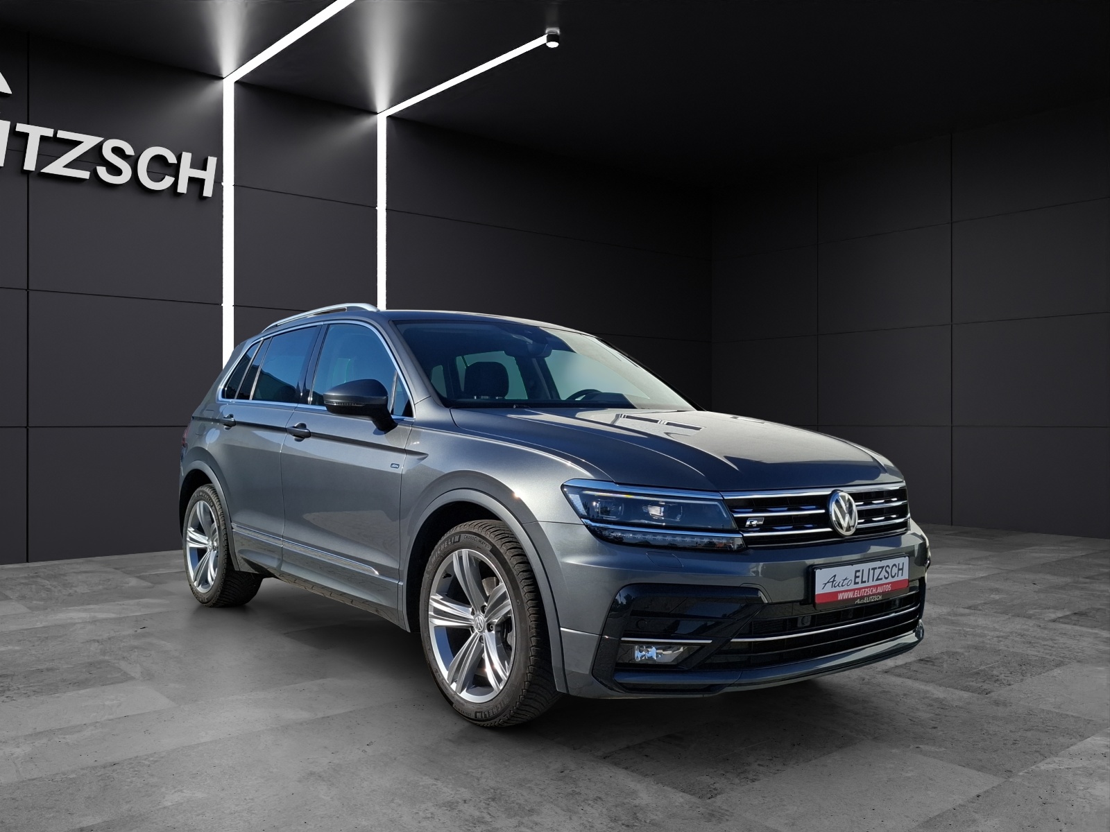 Fahrzeugabbildung Volkswagen Tiguan TSI Join LED AHK Navi HUD ACC PDC SH 19