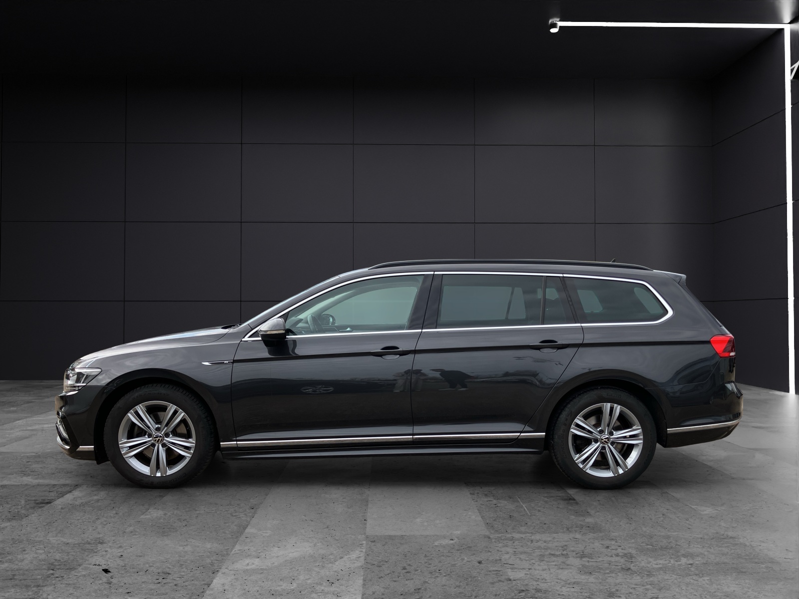 Fahrzeugabbildung Volkswagen Passat Variant TSI R-Line LED ACC AHK HuD Massage Business