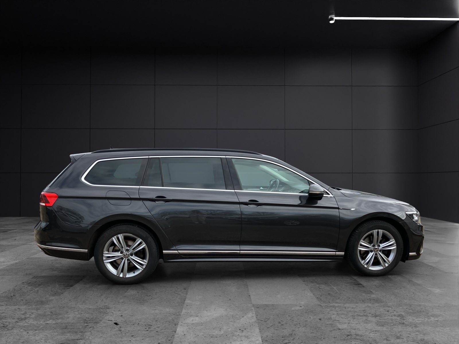 Fahrzeugabbildung Volkswagen Passat Variant TSI R-Line LED ACC AHK HuD Massage Business